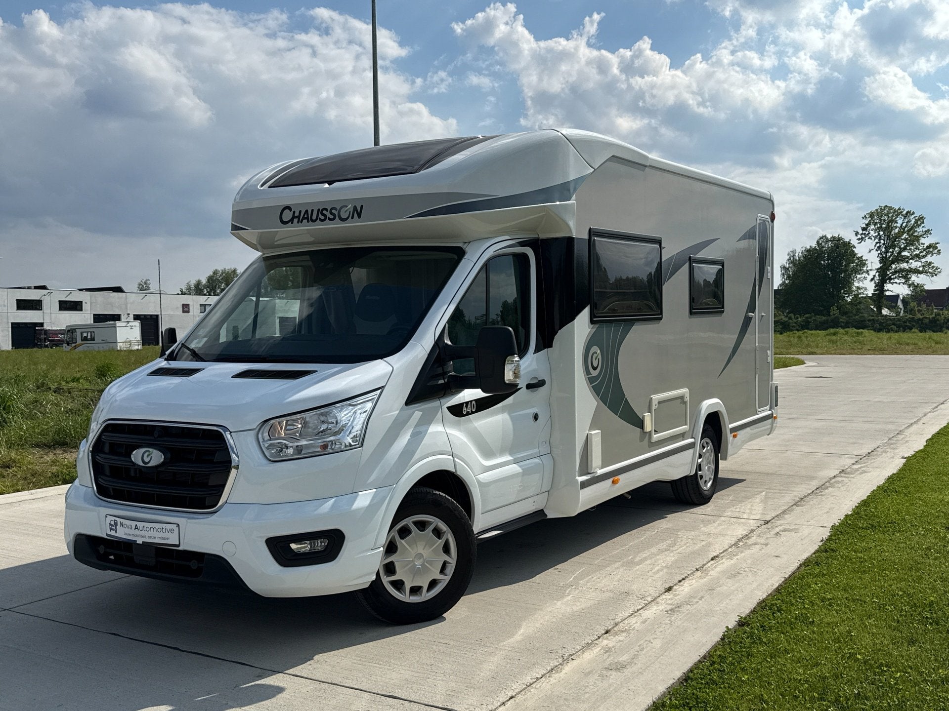 CHAUSSON 640 TITANIUM AUTOMAAT, 22.746KM, ELEKT HEFBED FULL, Caravans en Kamperen, Mobilhomes, Automaat, Airbags, Airconditioning