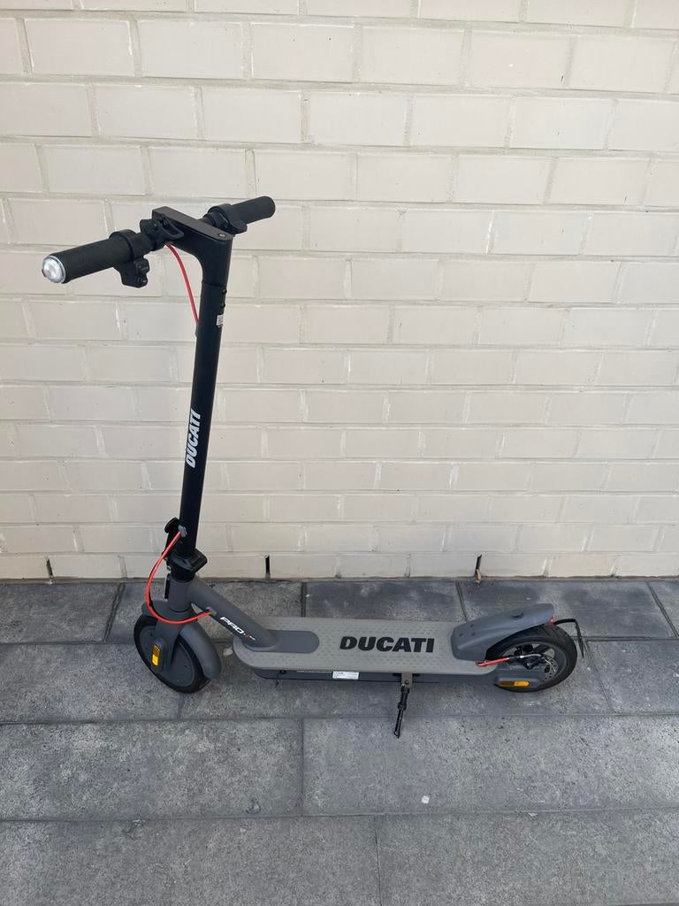 Ducati Step PRO-I, Fietsen en Brommers, Steps, Ophalen, Zo goed als nieuw