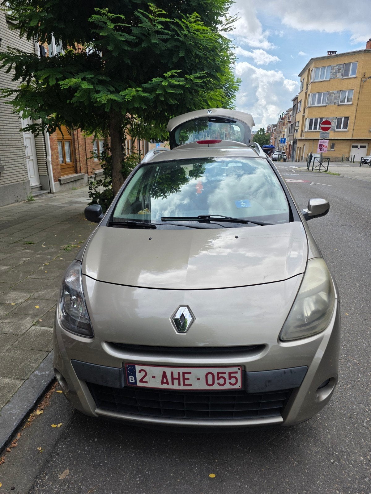 Renault clio 3 1.2 essence 2012, Auto's, Euro 5, Stof, Beige, Particulier