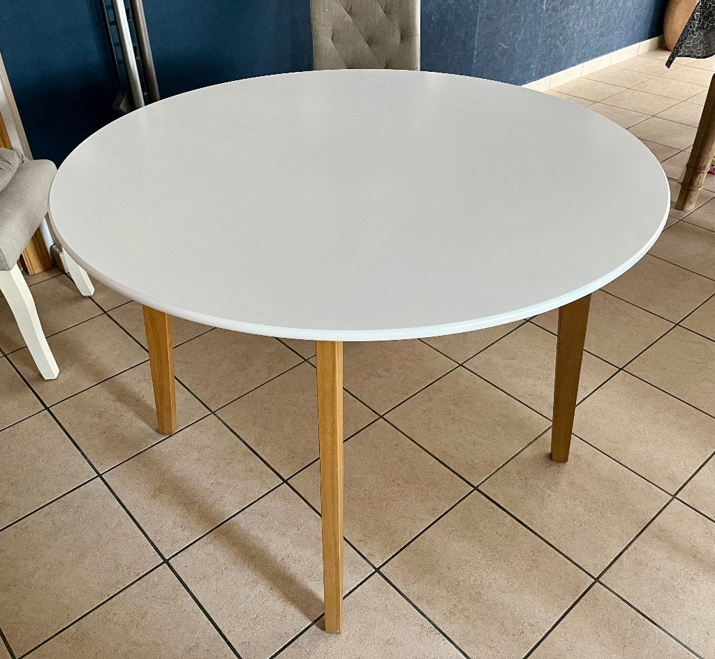 Table JEGIND Ø105 blanc/naturel JYSK, Maison & Meubles, 100 à 150 cm, Quatre personnes, Rond, 100 à 150 cm