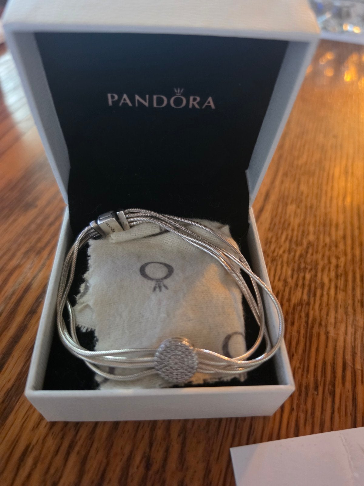 Armband pandora, Enlèvement
