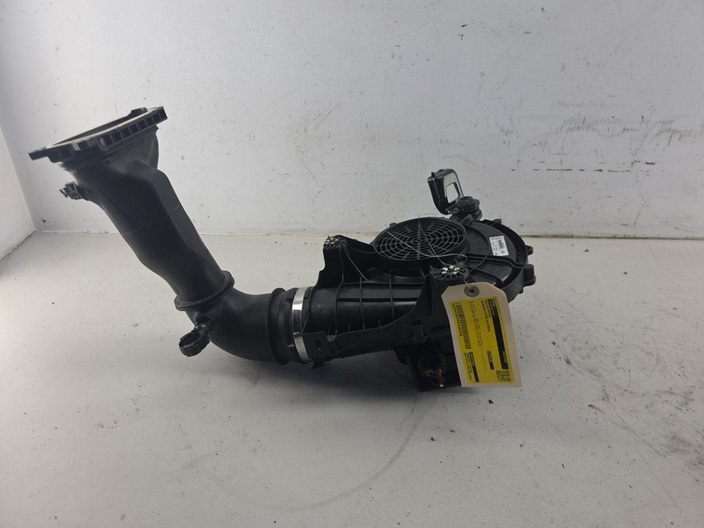 VENTILATEUR MOTEUR Mercedes-Benz Citan (420.6) (01-2021/-), Valeo, Mercedes-Benz, Utilisé, 100, rue de Courcelles
75017  Paris, FR