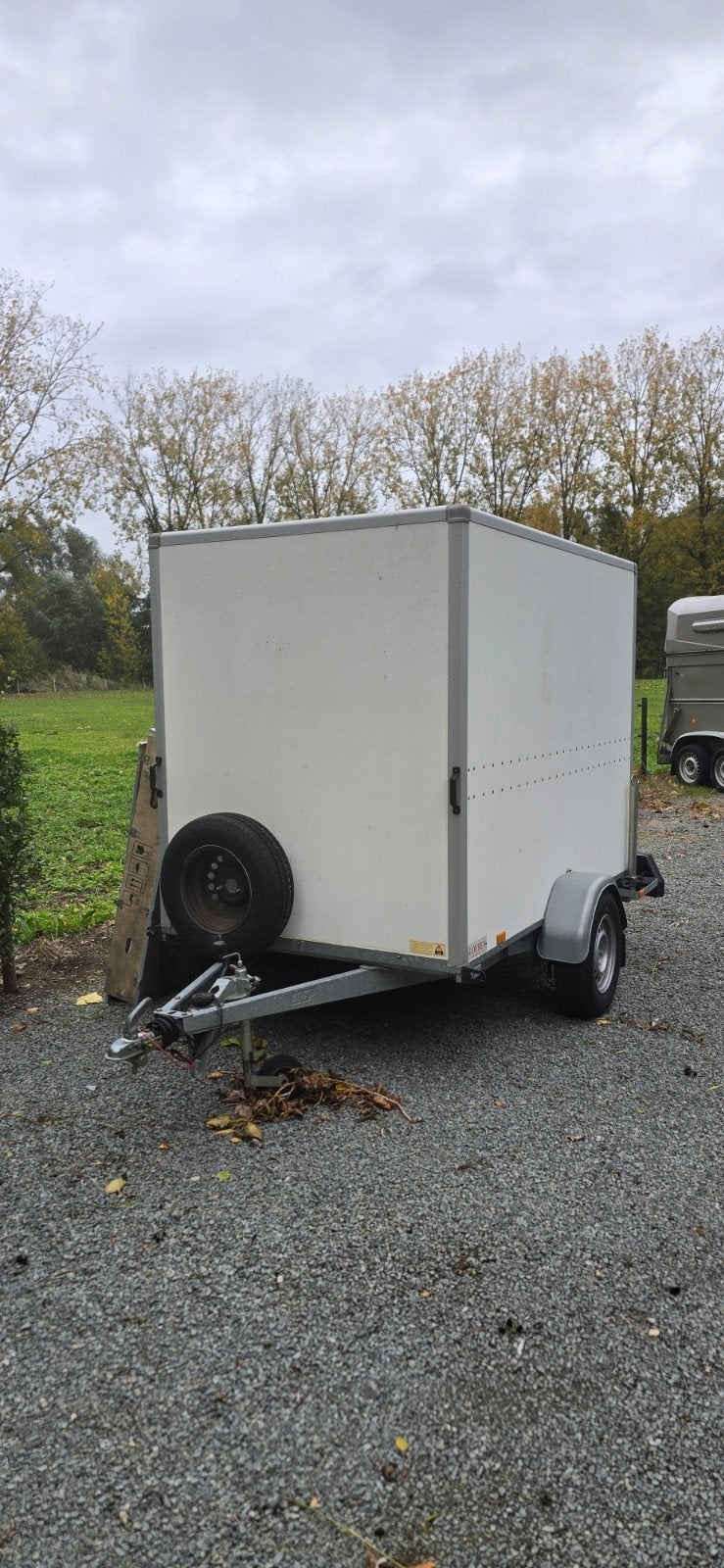 gesloten aanhangwagen, Ophalen