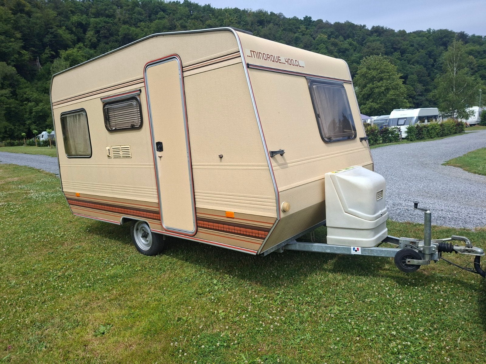 Caravane digue 400, Caravans en Kamperen, Caravans, Particulier, tot en met 4, 500 - 750 kg, Standaardzit, Overige merken, 2 aparte bedden
