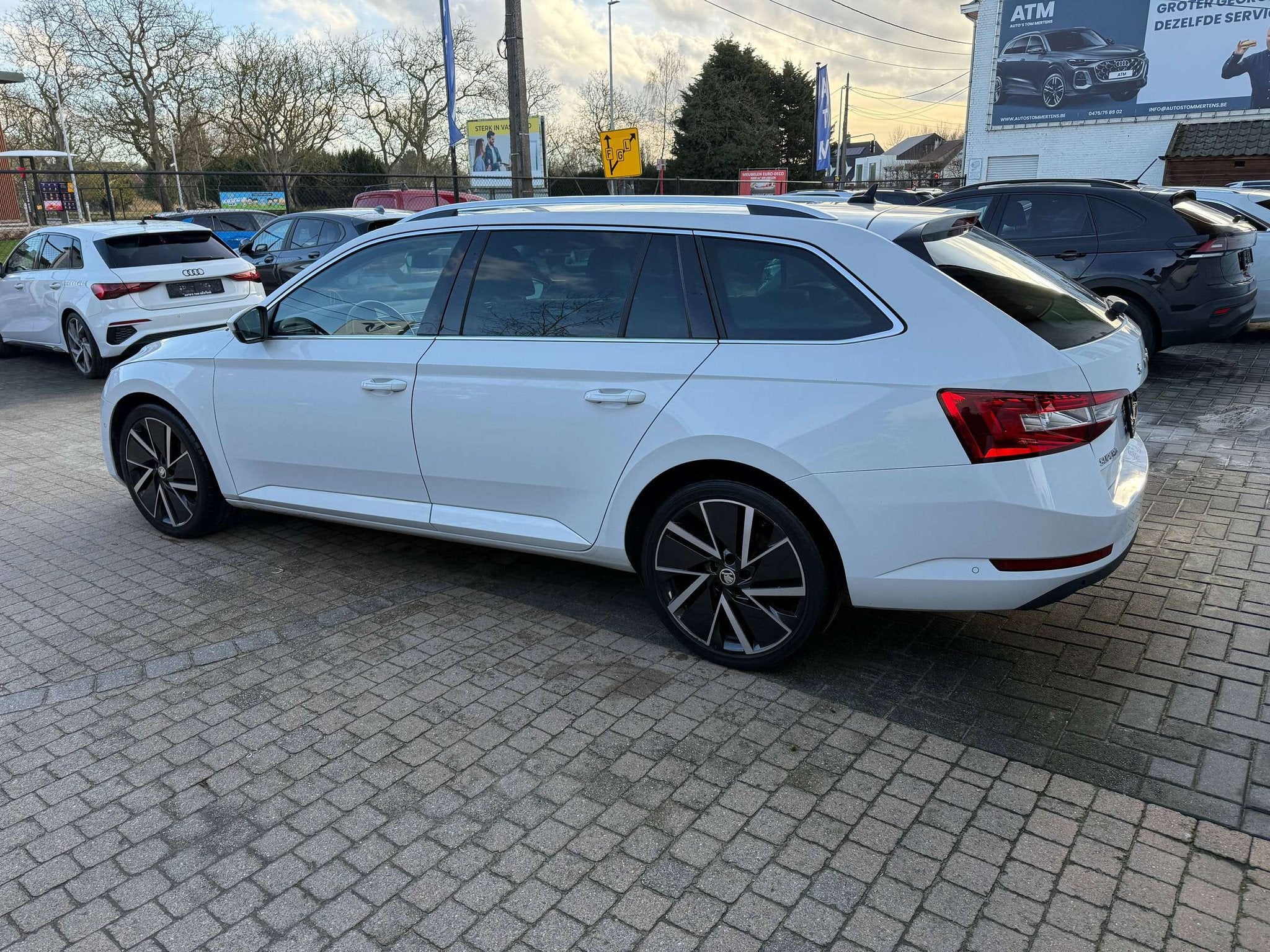 Skoda Superb Superb Combi 2.0 CR TDi Style DSG/Leder/Navi/PD, Auto's, Skoda, 4 cilinders, Wit, Leder, Bedrijf