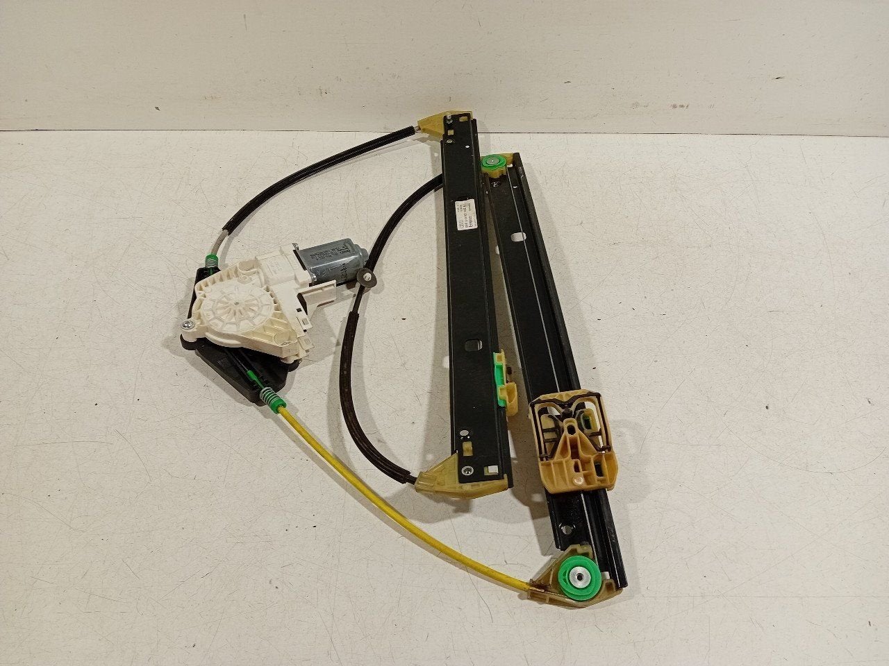 Raammechaniek elektrisch rechts voor Audi A4, Onderdelen@venauto.nl, Van der Ven Autorecycling B.V., Ettenseweg 76, 4706 PB Roosendaal, The Netherlands