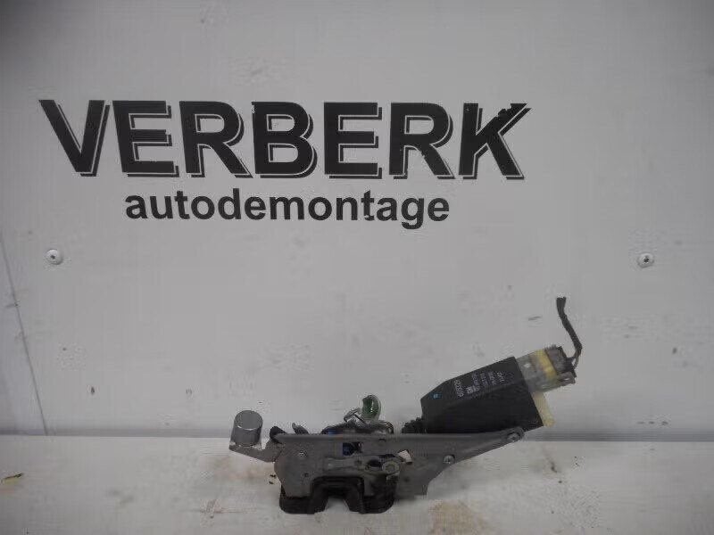 PORTIERSLOT LINKS ACHTER Opel Omega B (25 / 26 / 27), Bahnhofsplatz 65423 Rüsselsheim am Main, DE, Gebruikt, Opel, Opel Automobile GmbH