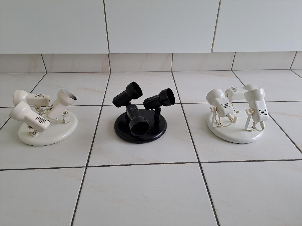4 plafond spots te koop: 2 witte, 1 beige en 1 zwarte., Ophalen of Verzenden, Gebruikt, Metaal of Aluminium, Plafondspot of Wandspot