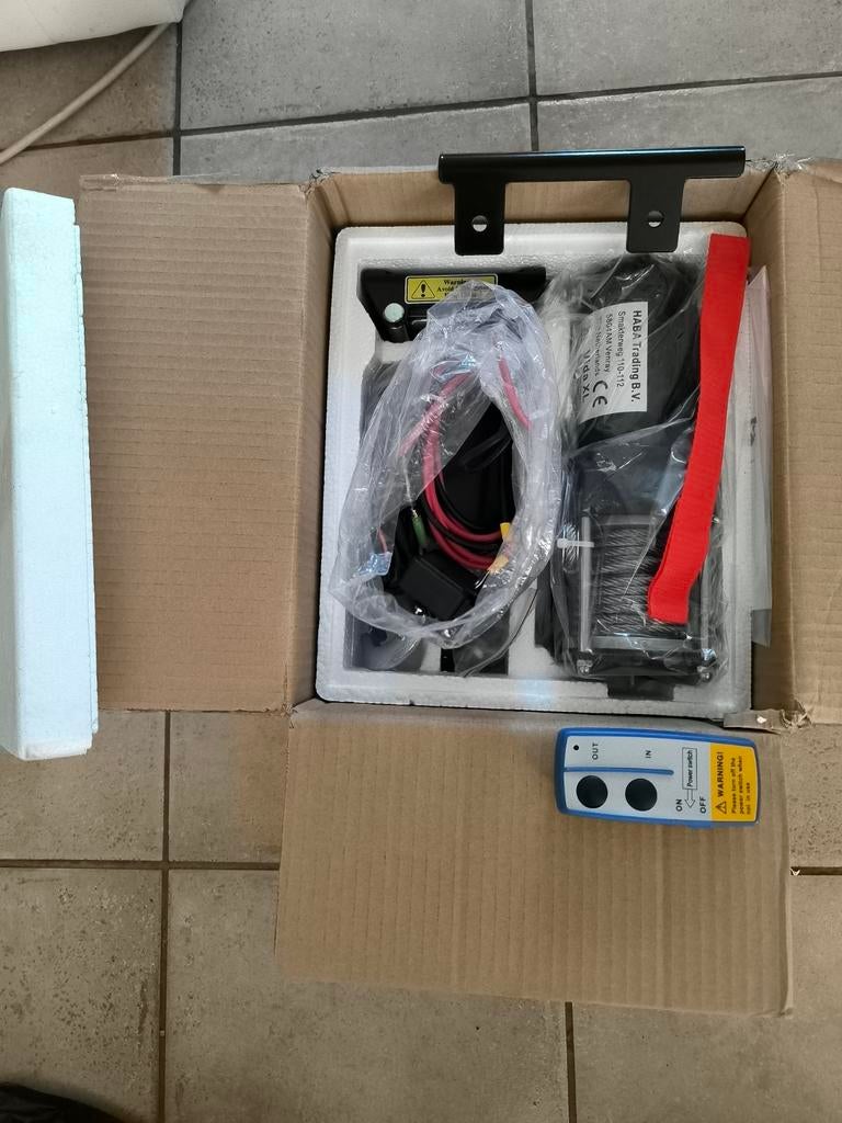 Treuil pour une force de remorquage de 1360 kg avec commande, Enlèvement