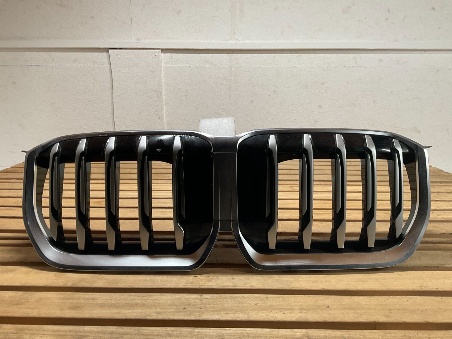 Grille De Pare-Chocs Avant BMW X1 U11 U12 51131851781 Chrom, Petuelring 130
80788  Munich, DE, Info@bmw.de, Utilisé, BMW