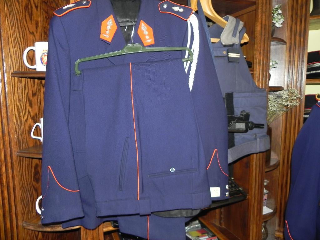 gendarmerie uniforme AJD Chef neuf, Envoi, Gendarmerie, Vêtements ou Chaussures