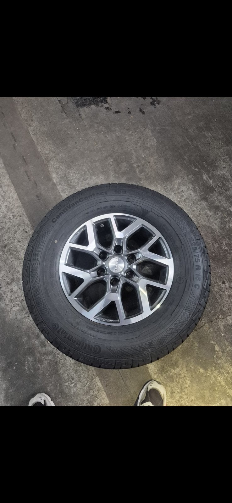 4 originele lichtmetalen velgen Continentalbanden225/75R16C, Vacatures