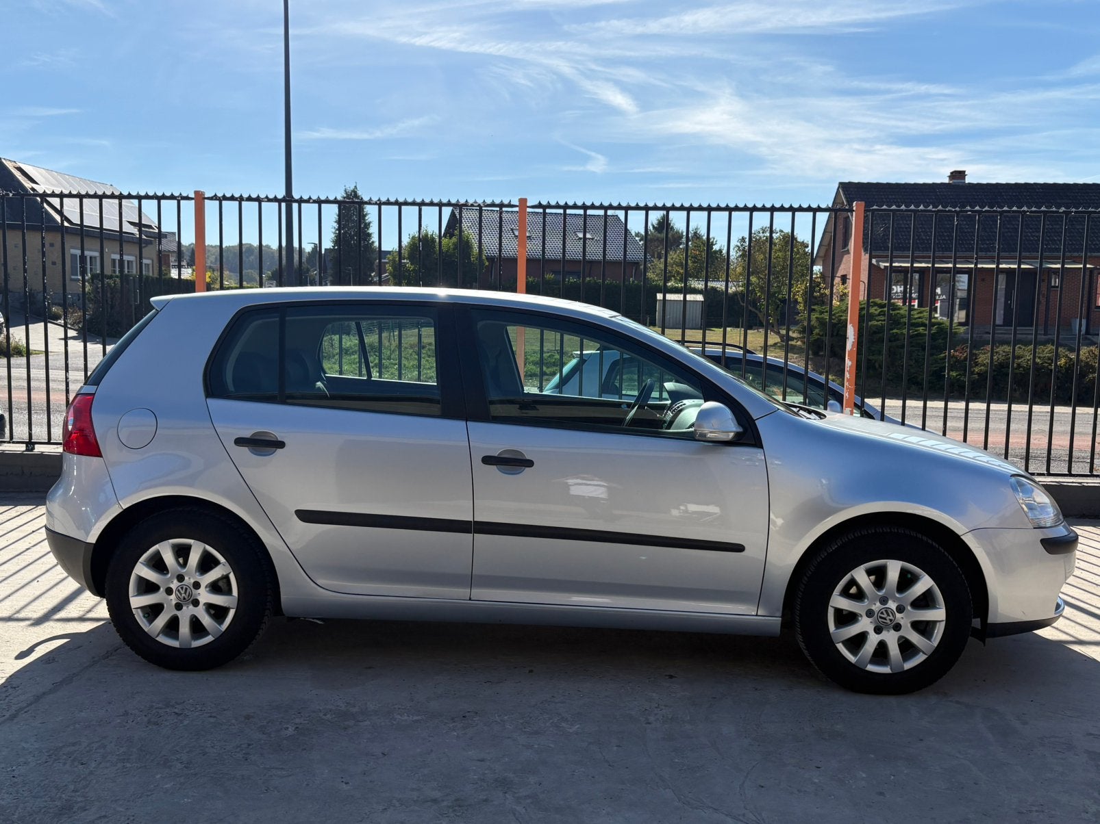 VW GOLF V 1.4i ESSENCE 127 000KM CARPASS CARPLAY CLIM JANTES, Argent ou Gris, Achat, Entreprise, https://public.car-pass.be/vhr/c9bb3fc4-299e-4db6-be99-5097801330ba