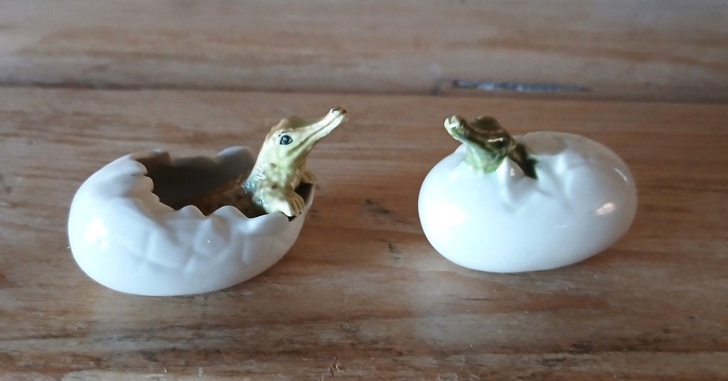 2 figurines miniatures de bébés crocodiles sortant de l'œuf, Enlèvement, Utilisé