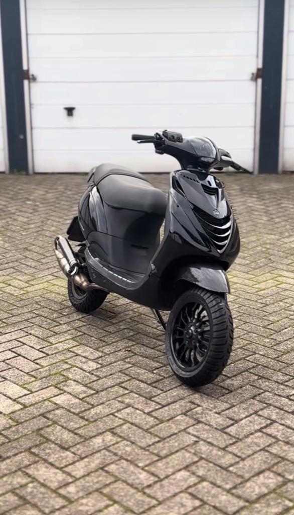Piaggo zip 50 cc 2 takt gezocht!!!, Fietsen en Brommers, Scooters | Piaggio, Ophalen of Verzenden, Zo goed als nieuw, Zip
