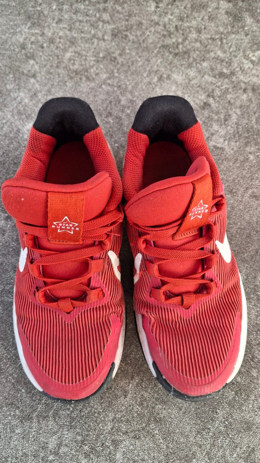 Sportschoenen /sneakers / Nike runners rood maat 31, Ophalen, Adidas, Gebruikt, Jongen of Meisje