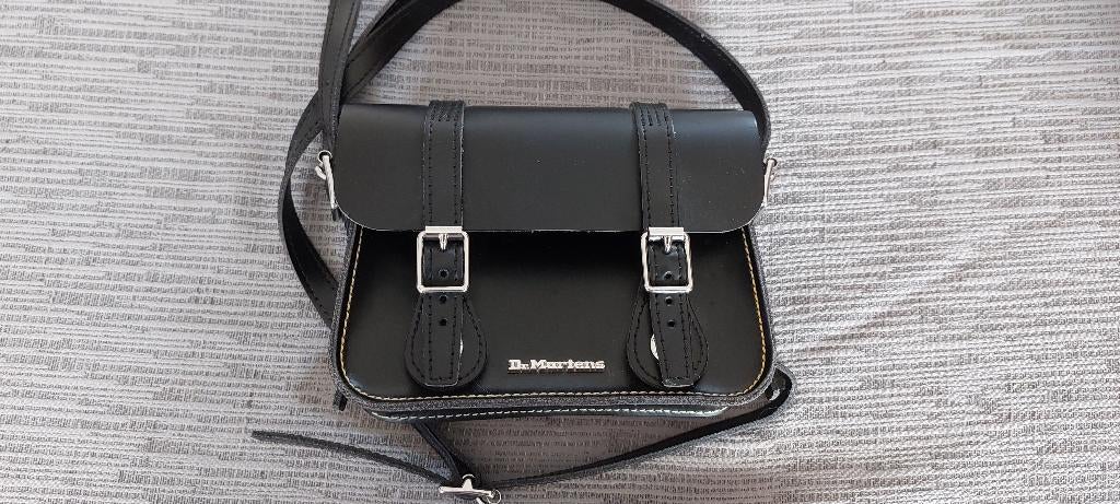 Handtas dr martens. Afmetingen H: 13cm, Ophalen, Zo goed als nieuw, Zwart, Handtas