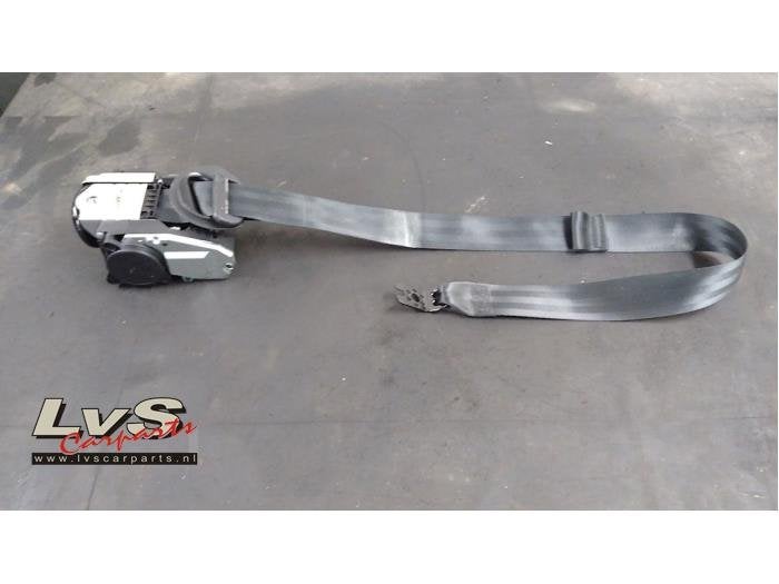 Tendeur de ceinture droit d'un Volkswagen Passat, Autos : Pièces & Accessoires, Habitacle & Garnissage, Volkswagen, Utilisé, 3 mois de garantie