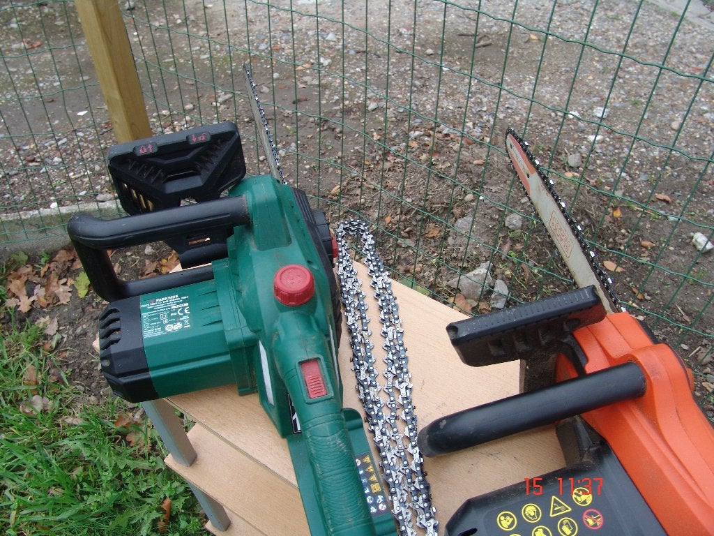 kettingzaag 2 x, Bricolage & Construction, Enlèvement, Tronçonneuse