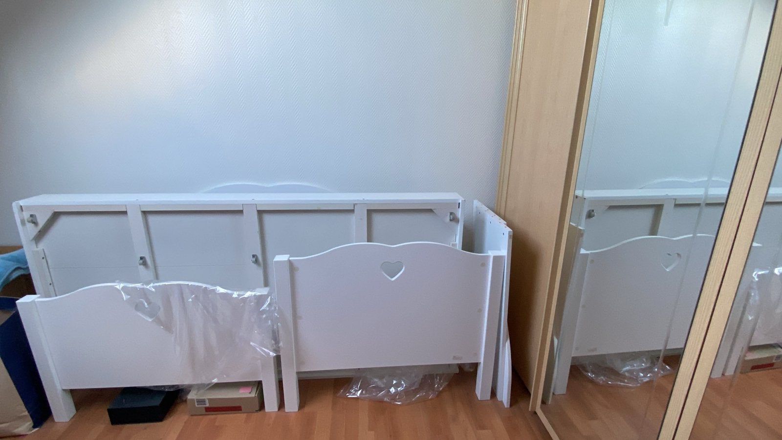 Eenpersoonsbed hartje hout, Kinderen en Baby's, Ophalen, Zo goed als nieuw, Lattenbodem