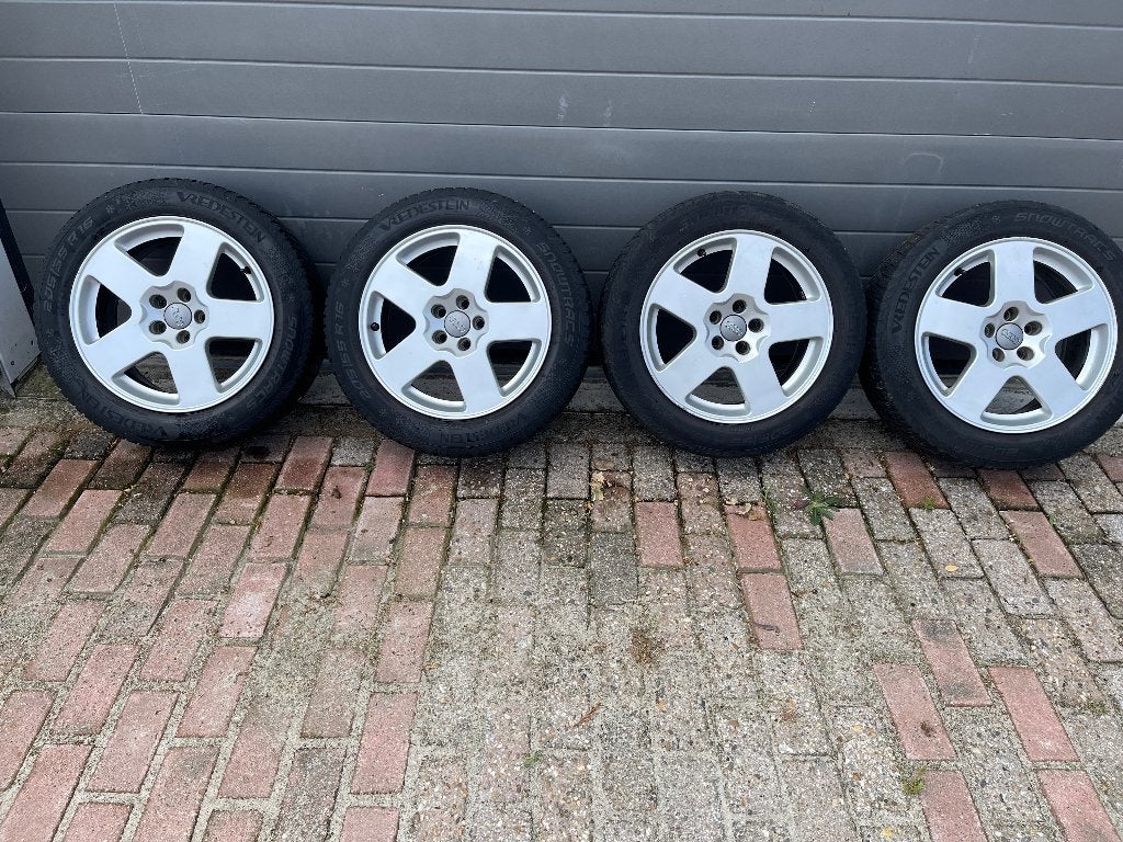 Set Audi velgen met winterbanden, Pneus et Jantes, Pneus hiver, 16 pouces, Véhicule de tourisme