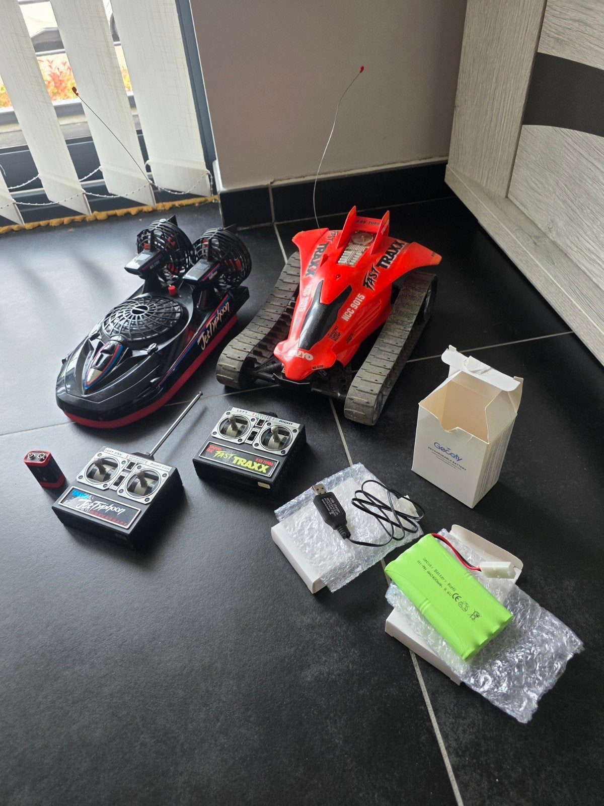 TAIYO Jet Typhoon Hovercraft + TAIYO Fast Traxx, Elektro, Gebruikt, Auto offroad, Ophalen of Verzenden
