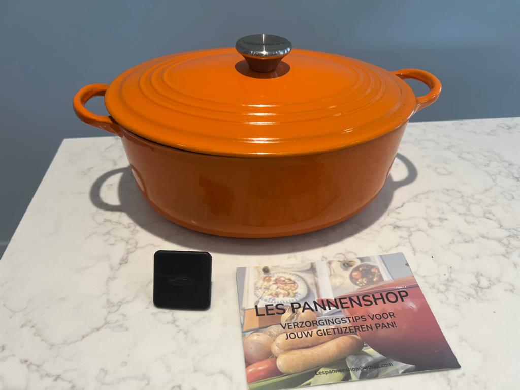 Vintage Le Creuset ovaal 27 cm, Harmonic Orange heel goed, Gebruikt, Gietijzer, Ophalen of Verzenden, Keramische plaat