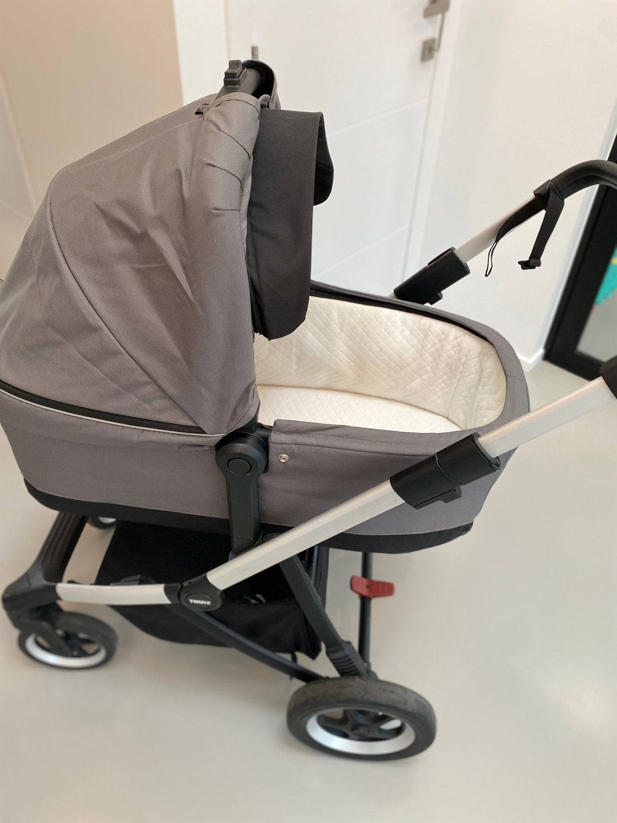 Thule kinderwagen in zeer goede staat (1 kind), Zo goed als nieuw, Met reiswieg, Ophalen, Kinderwagen