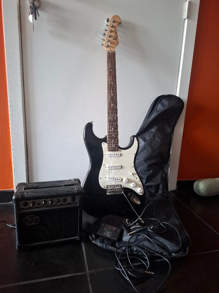 Elektrische gitaar J&D + accessoires, Musique & Instruments, Instruments à corde | Guitares | Électriques, Fender, Enlèvement