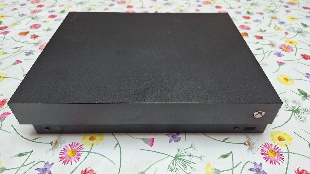 Xbox One X, 2 controllers, batterijen, laadstation & 3 games, Games en Spelcomputers, Spelcomputers | Xbox One, Ophalen, Met 2 controllers