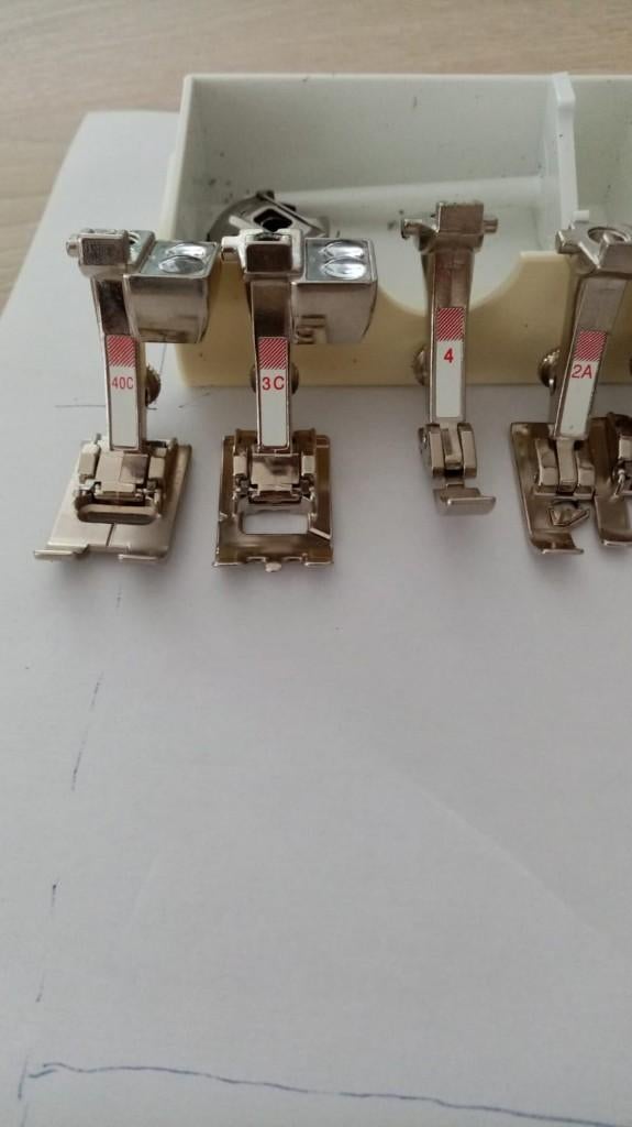 bernina voetjes voor type 475, Ophalen, Zo goed als nieuw, Naaimachine, Bernina