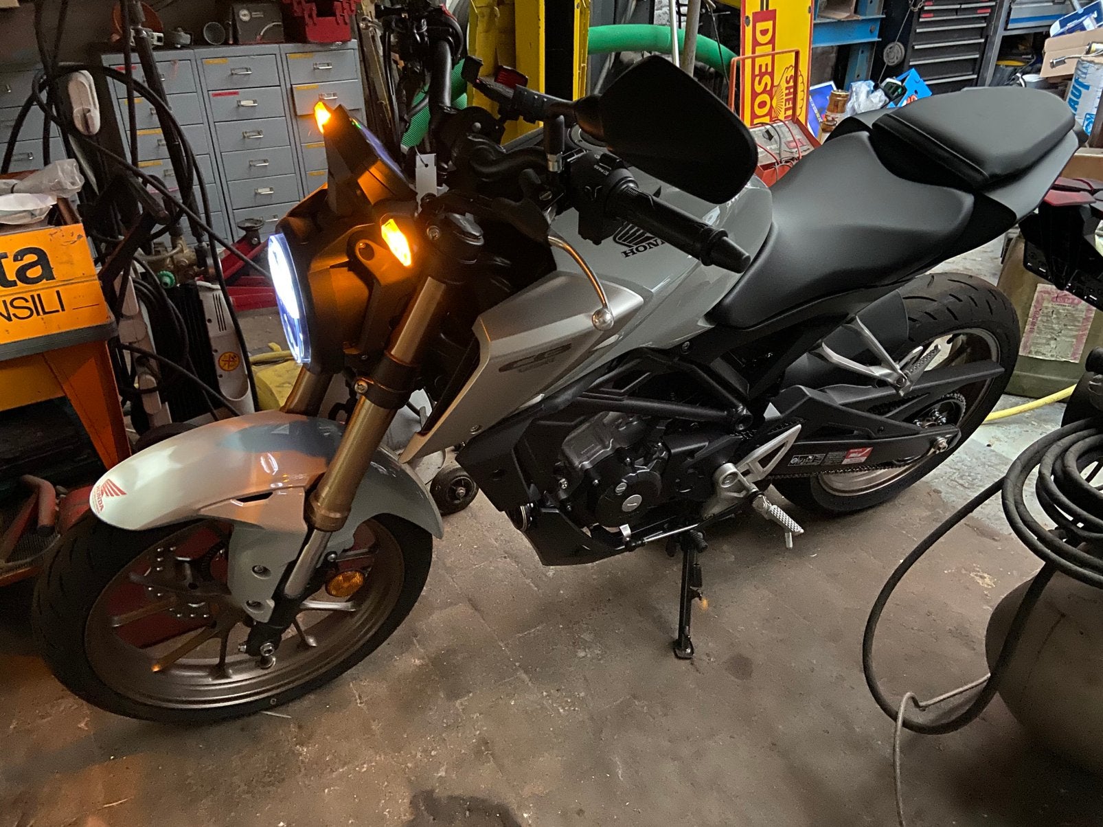 Moto Honda CB125R avec seulement 60 kms au compteur !, Particulier