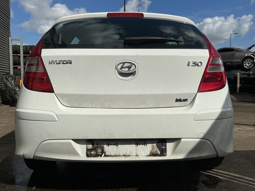 BUMPER ACHTER Hyundai i30 Crosswagon (WWH) (|866102R600|), Hyundai Motor Deutschland GmbH, Gebruikt, Kaiserleipromenade 5
63067  Offenbach am Main, DE
