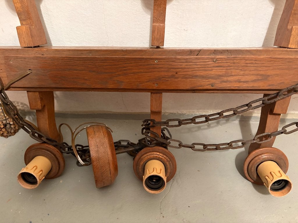 Lustre ancien, Enlèvement, Bois