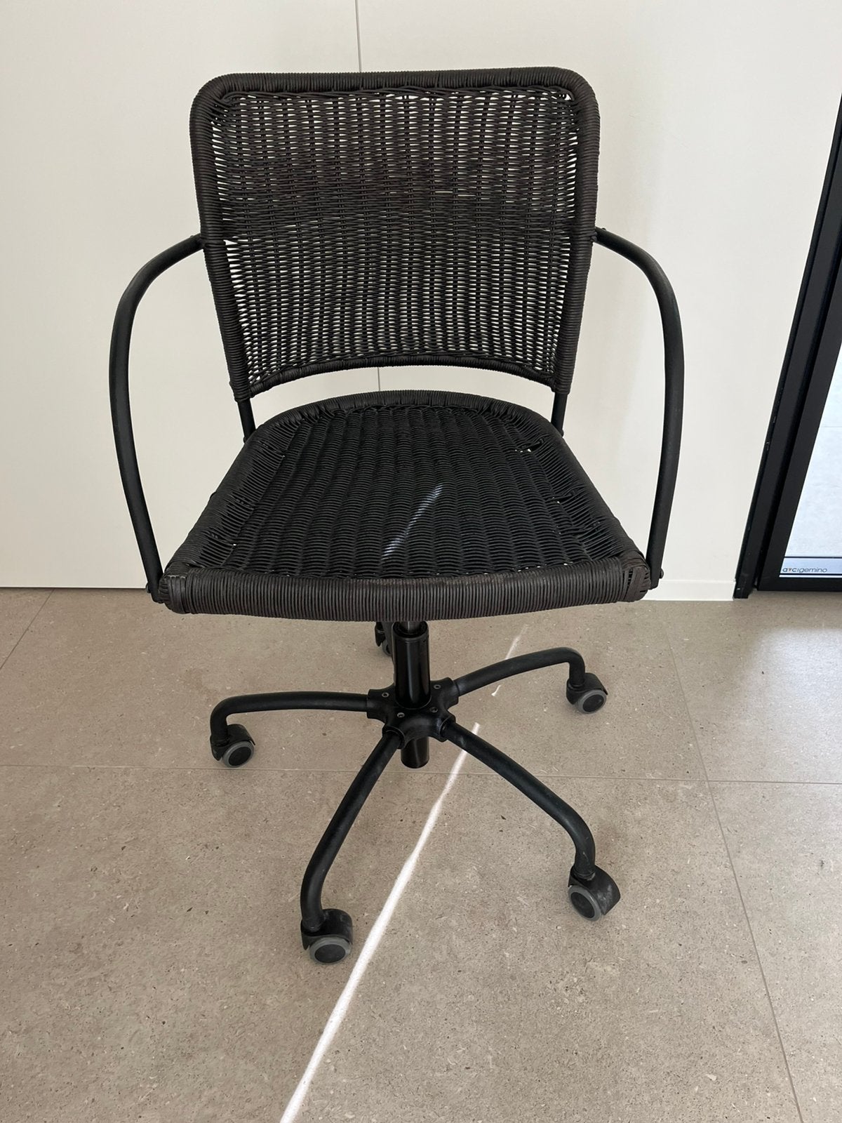 Chaise de bureau vintage en osier Ikea, Enlèvement, Utilisé, Noir, Chaise de bureau