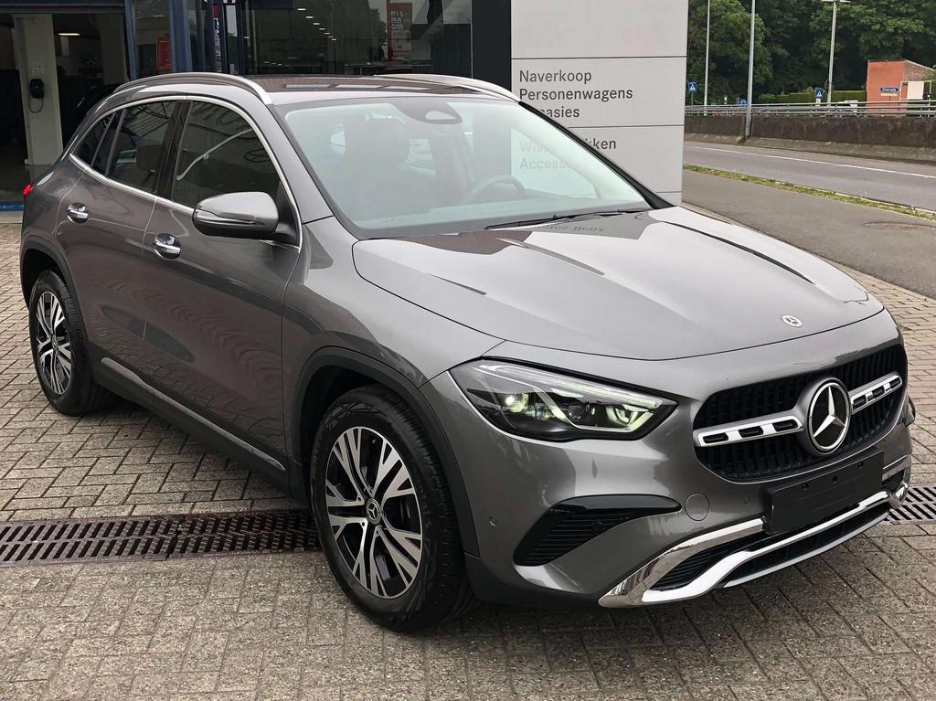 Mercedes-Benz GLA 180 BENZINE | Keyless GO | Sfeerverlichtin, Auto's, Gebruikt, Zwart, 4 cilinders, 136 pk