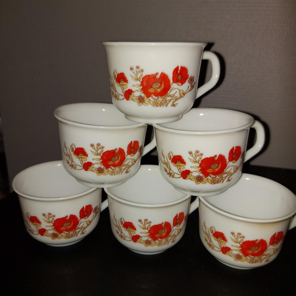 Zes tassen arcopal, Antiek en Kunst, Antiek | Servies compleet, Ophalen