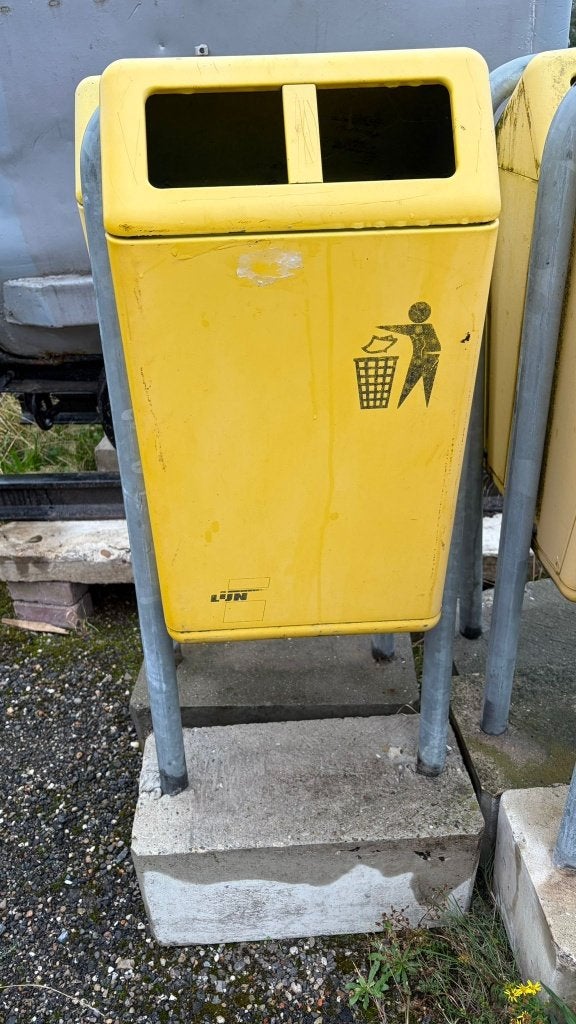 Gele buitenprullenbak, Ophalen, Gebruikt