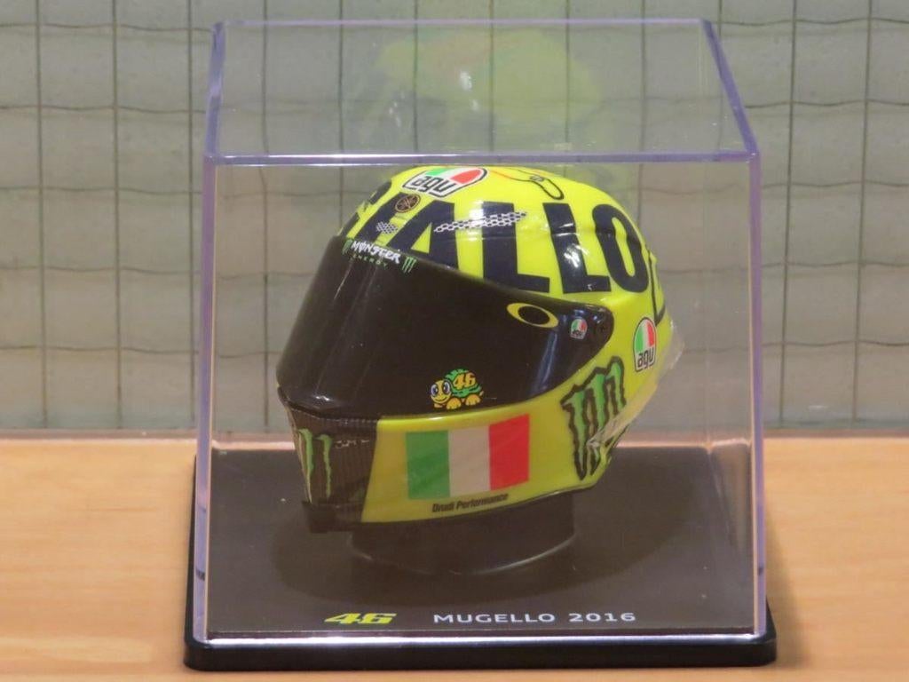 Valentino Rossi AGV helmet 2016 Mugello 1:5, Hobby en Vrije tijd, Ophalen of Verzenden, Nieuw, 1:5 t/m 1:8, Overige typen