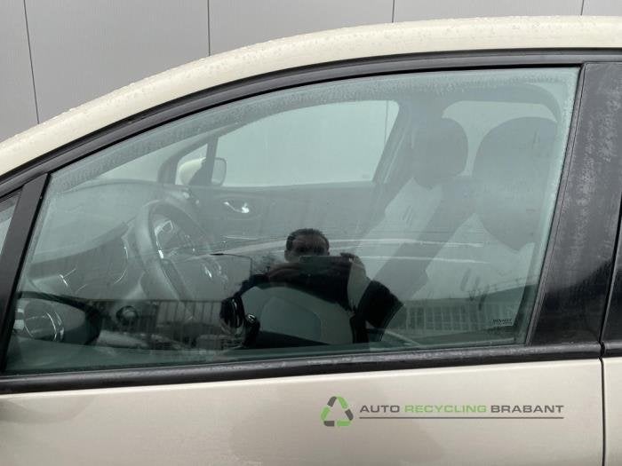 Portierruit 4Deurs links-voor van een Renault Captur, Gebruikt, -, -, Ophalen of Verzenden