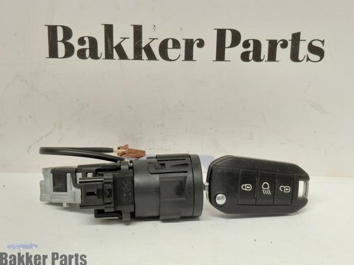 Serrure de contact + clé d'un Peugeot 2008, -, -, 3 mois de garantie, Utilisé