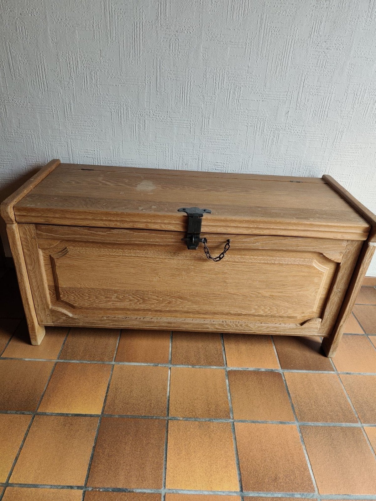 Coffre en chène, Enlèvement