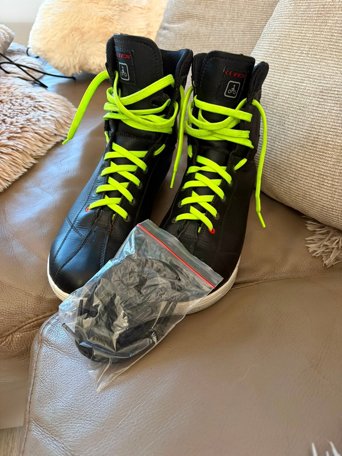 motorschoenen, Ophalen