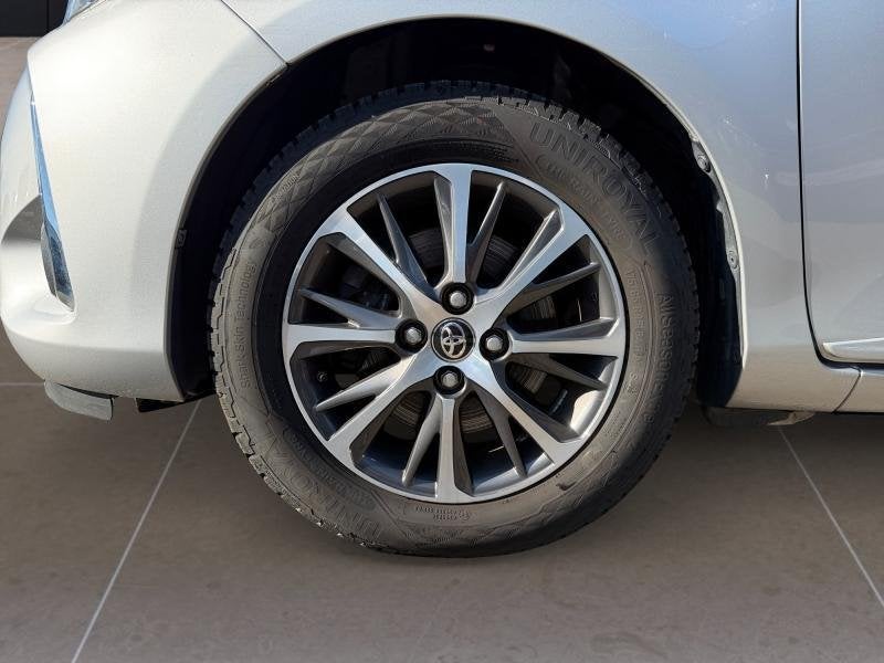 Toyota Yaris Y20, https://public.car-pass.be/vhr/6d477d9c-47ba-4b21-a7a6-91aac477e074, Argent ou Gris, Achat, Noir
