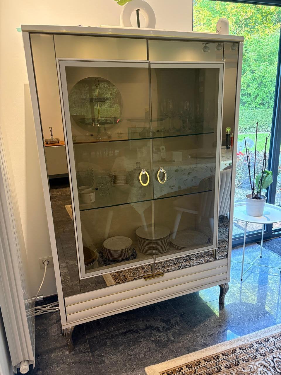 Vitrine moderne avec portes et coffre, Enlèvement, Comme neuf