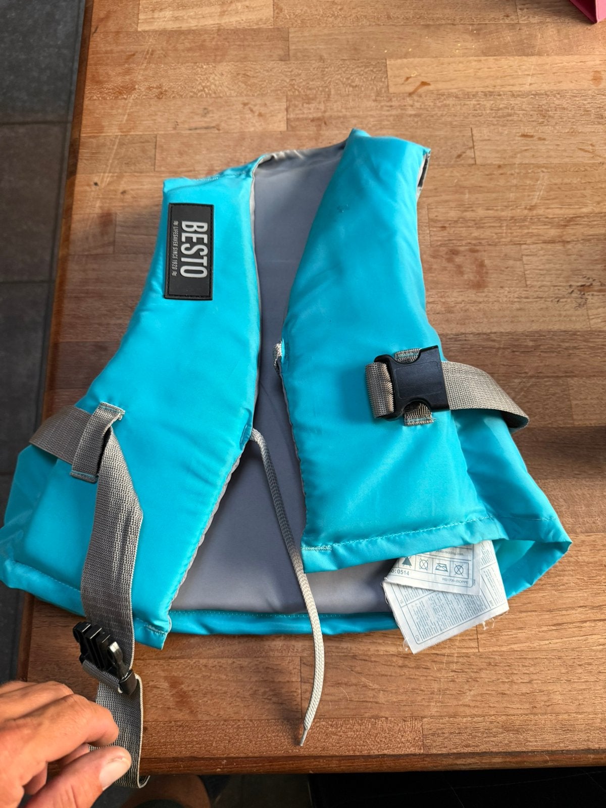Zwemvest Besto 30-40 kg, Ophalen, Zo goed als nieuw