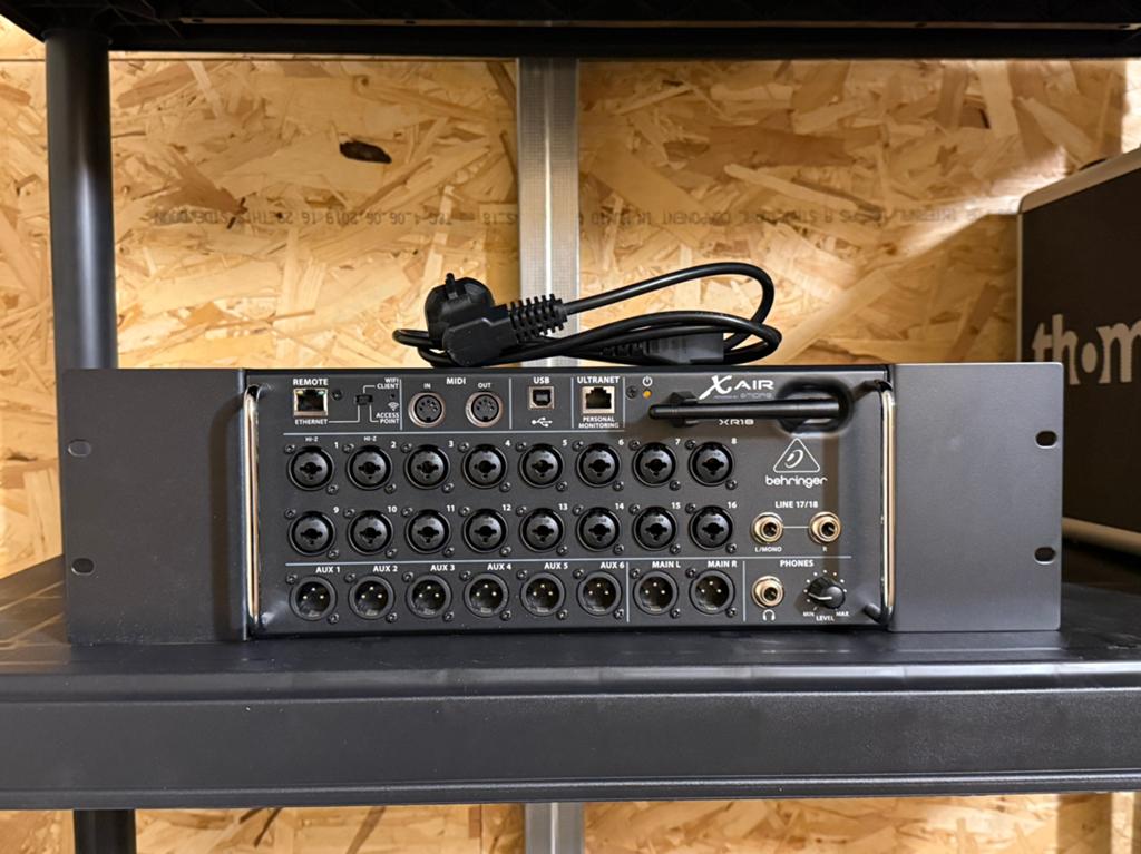 Behringer X-Air XR18, Enlèvement, Comme neuf, 10 à 20 canaux, Entrée micro