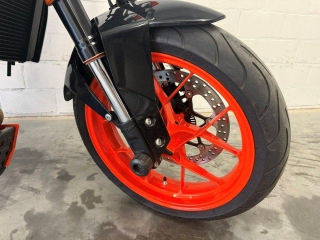 KTM 690 Duke R, Motos, Motos | KTM, ABS, Entreprise, Occasion, Permis Moto A2 minimum