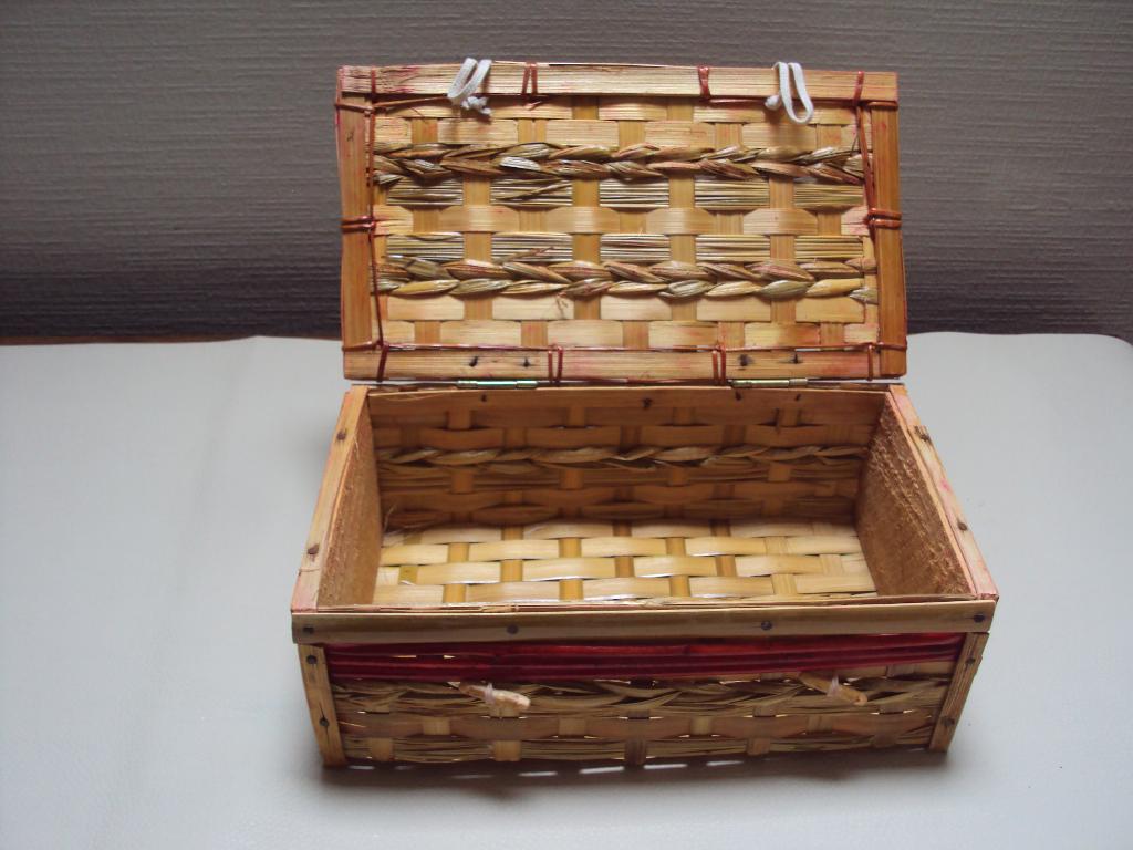 Rieten koffertje / Mandje     27,5 x 16 x 10,5 cm, Ophalen of Verzenden