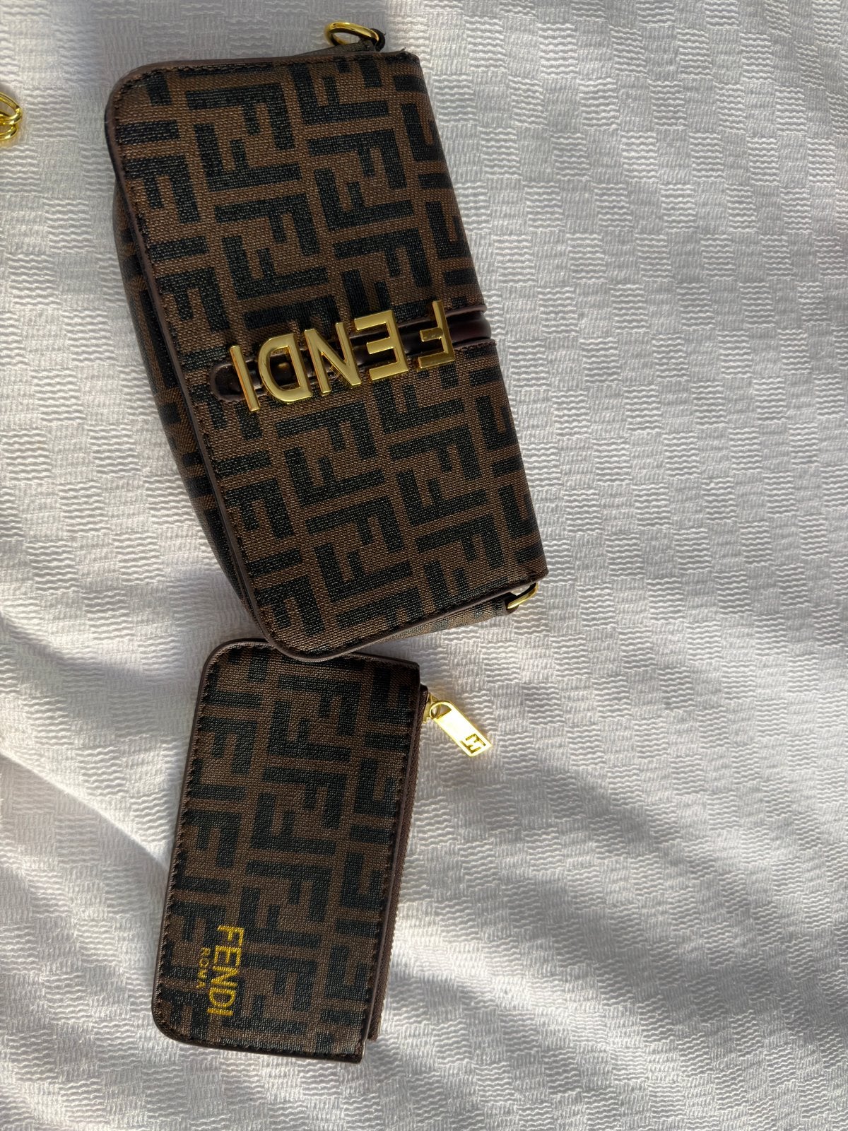 Fendi clutch and keychain bag, Handtassen en Accessoires, Ophalen of Verzenden, Nieuw, Bruin, Handtas